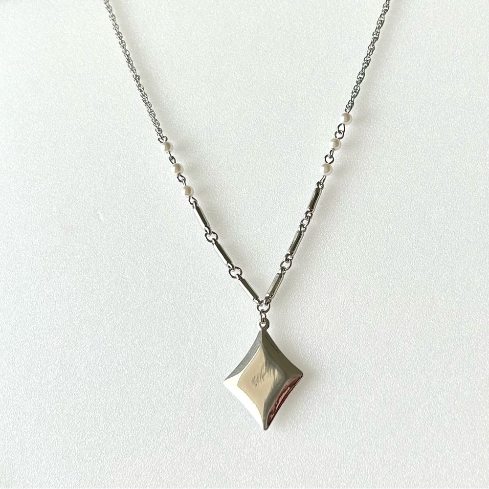 Four Point Star Diamond Shape Pendant Necklace with Faux Pearls 22”